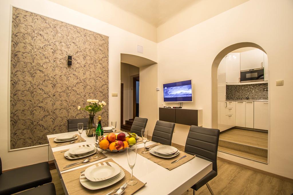 4Bdr Historical Spirit Apt By Ruterra Praga Esterno foto