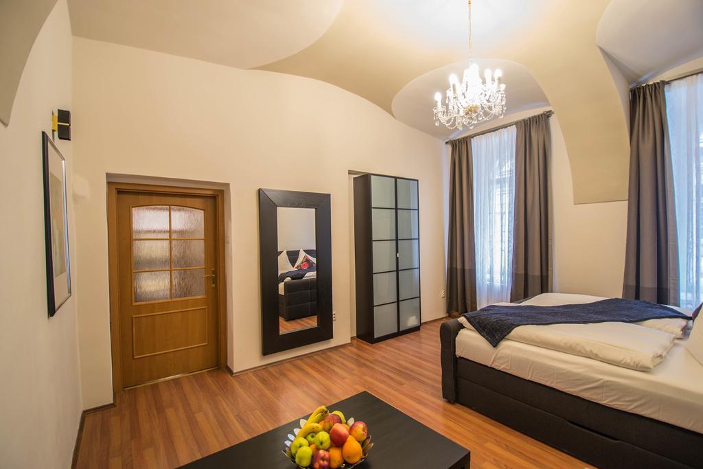 4Bdr Historical Spirit Apt By Ruterra Praga Esterno foto