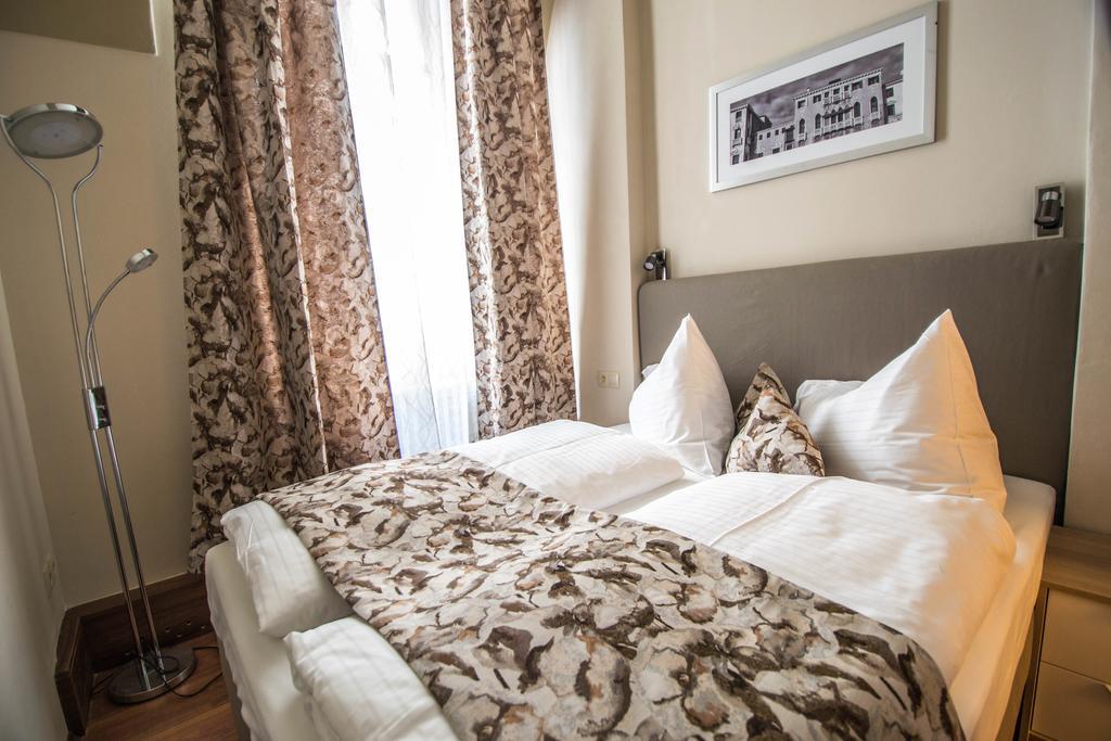 4Bdr Historical Spirit Apt By Ruterra Praga Esterno foto