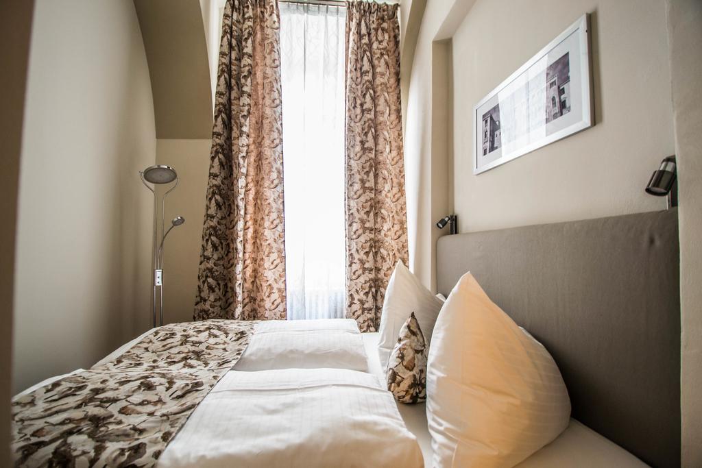 4Bdr Historical Spirit Apt By Ruterra Praga Esterno foto